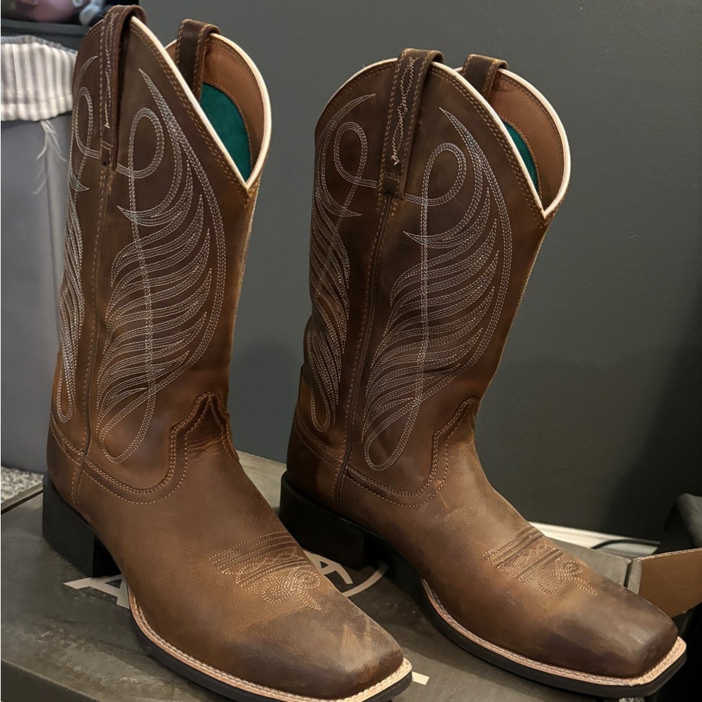 Women’s Ariat Round Up Boots Size 12